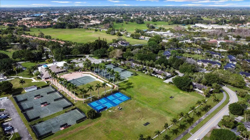 11863 Wimbledon Circle #543 Wellington, FL 33414