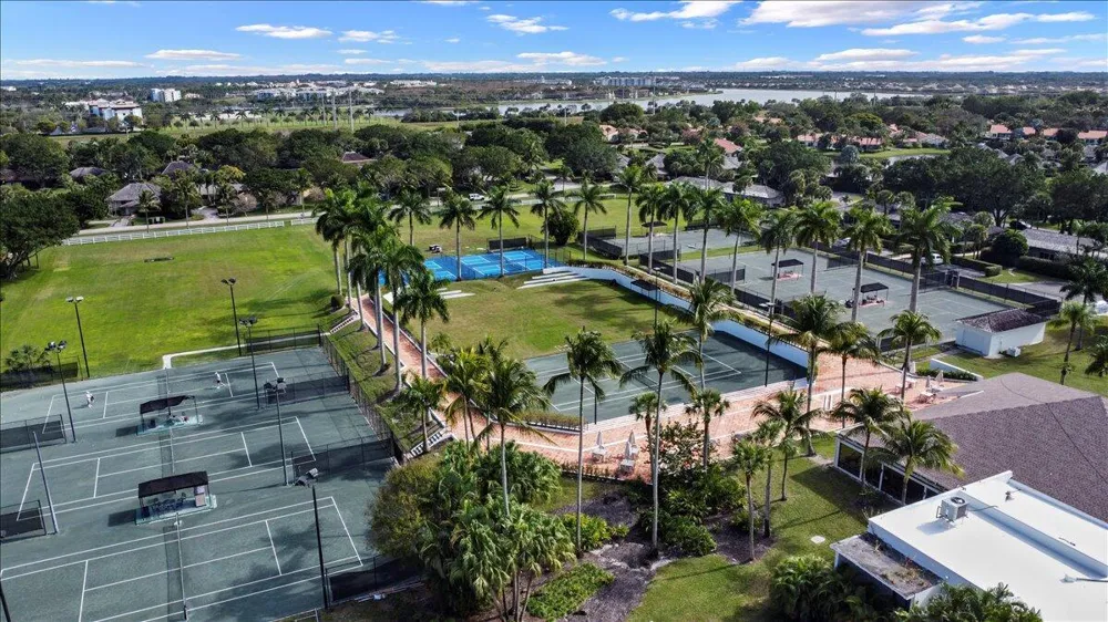 11863 Wimbledon Circle #543 Wellington, FL 33414