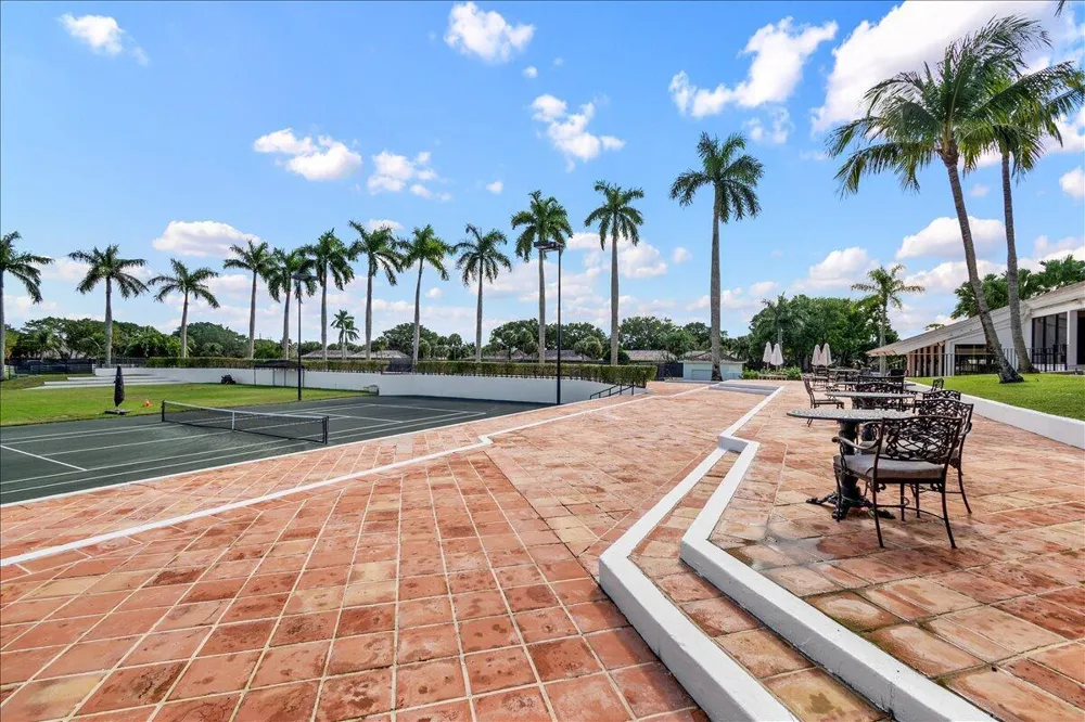 11863 Wimbledon Circle #543 Wellington, FL 33414