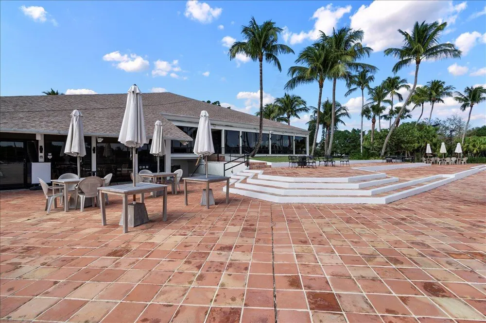 11863 Wimbledon Circle #543 Wellington, FL 33414