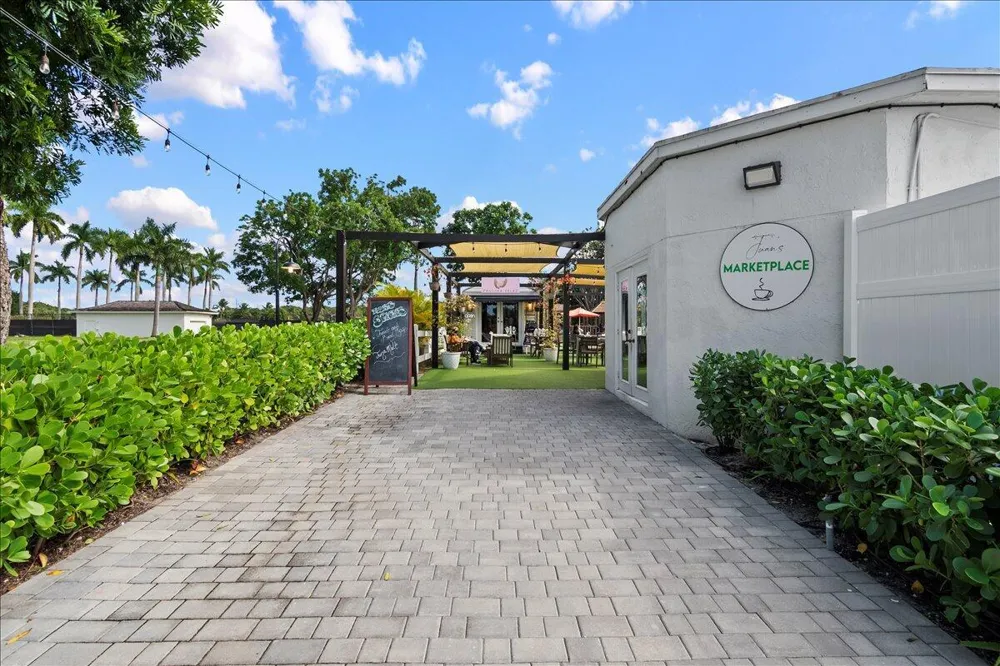 11863 Wimbledon Circle #543 Wellington, FL 33414