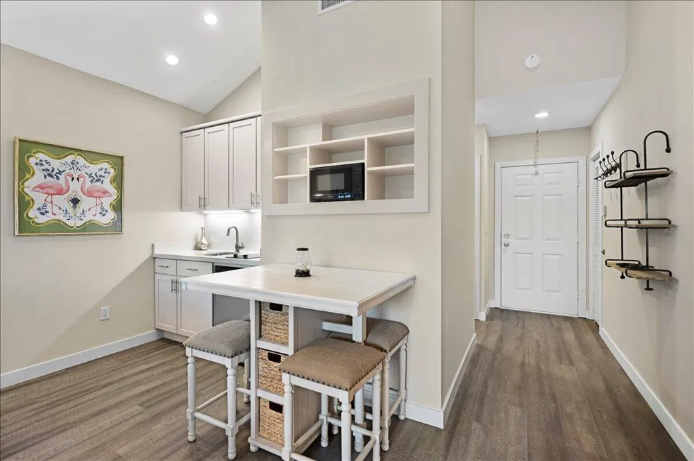 11863 Wimbledon Circle #543 Wellington, FL 33414