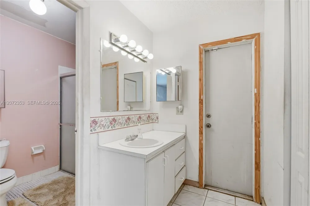 16604 SW 104th Ct Miami, FL 33157