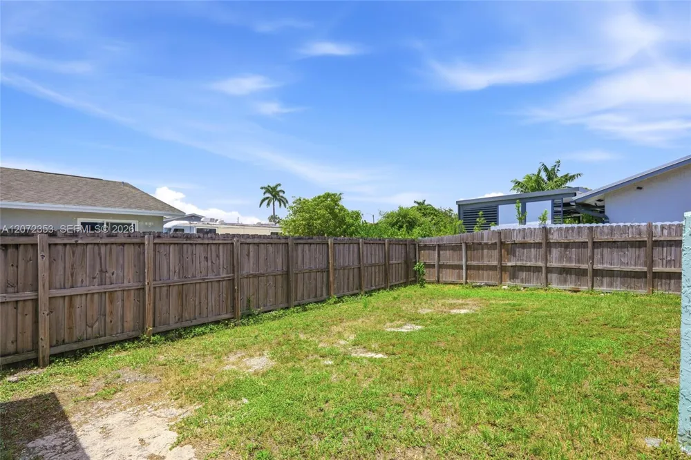16604 SW 104th Ct Miami, FL 33157