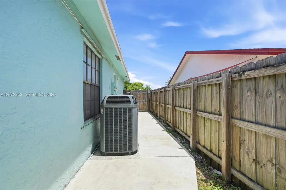 16604 SW 104th Ct Miami, FL 33157