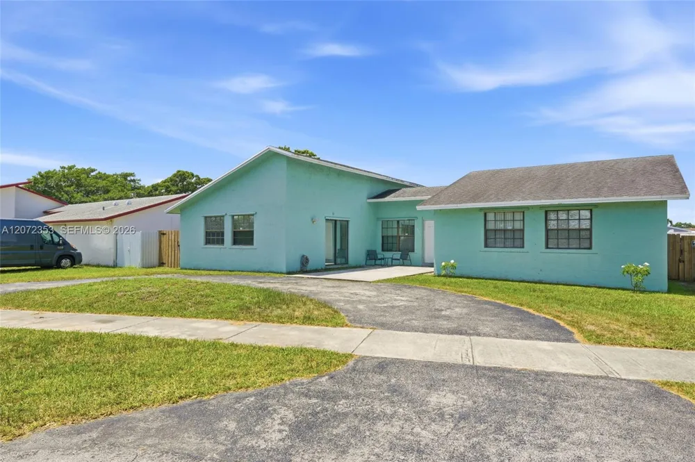 16604 SW 104th Ct Miami, FL 33157