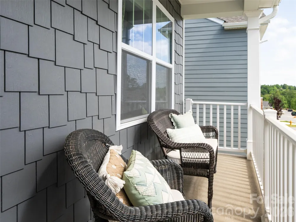 596 Country Oak Drive Asheville, NC 28804