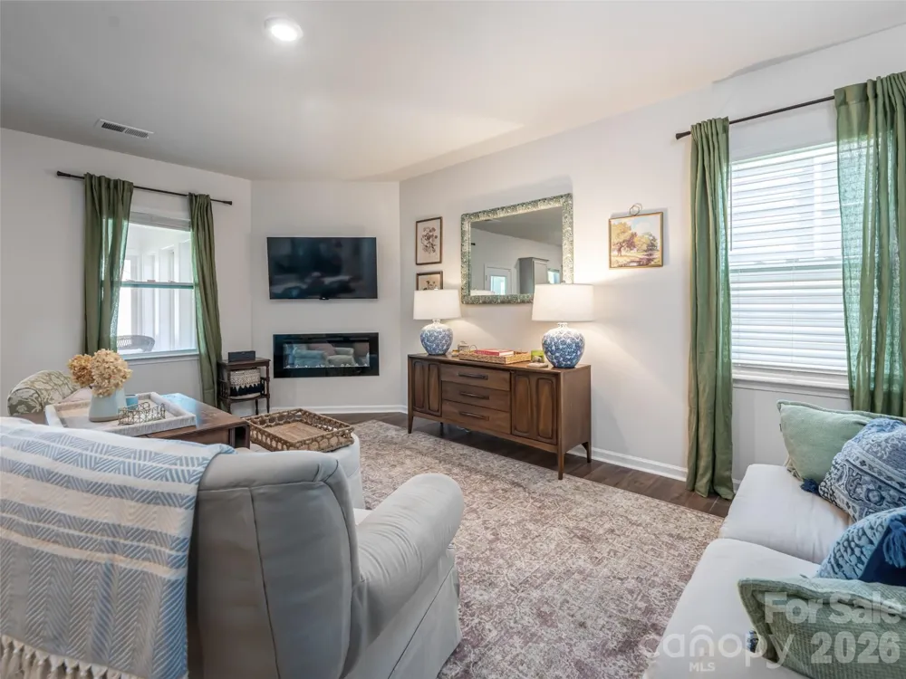 596 Country Oak Drive Asheville, NC 28804