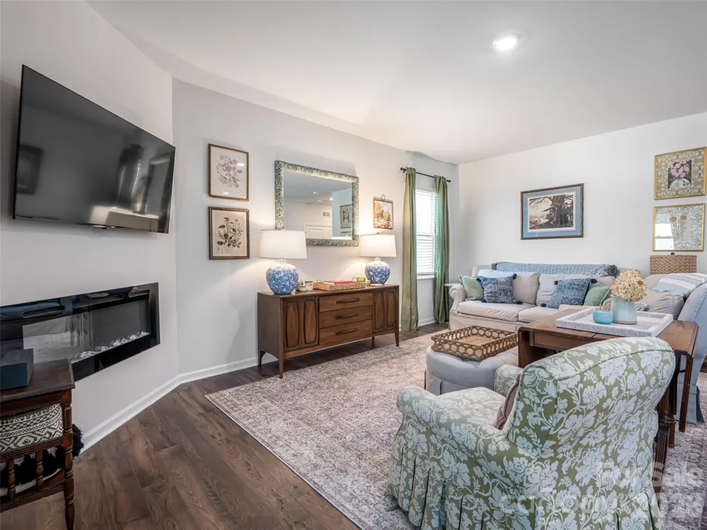596 Country Oak Drive Asheville, NC 28804