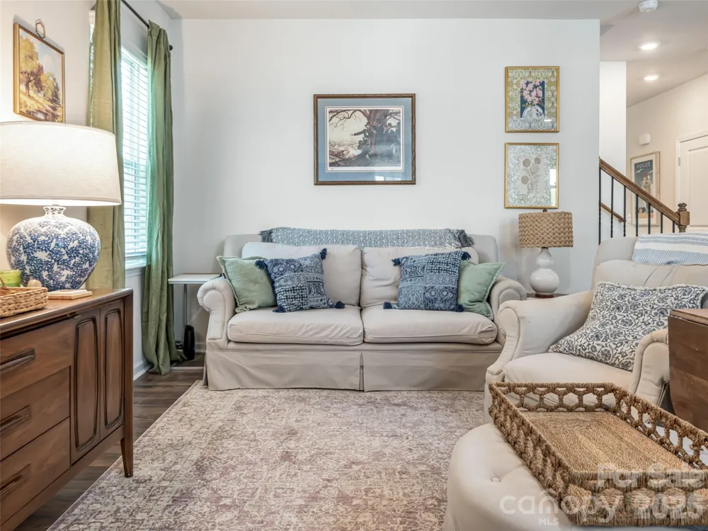 596 Country Oak Drive Asheville, NC 28804