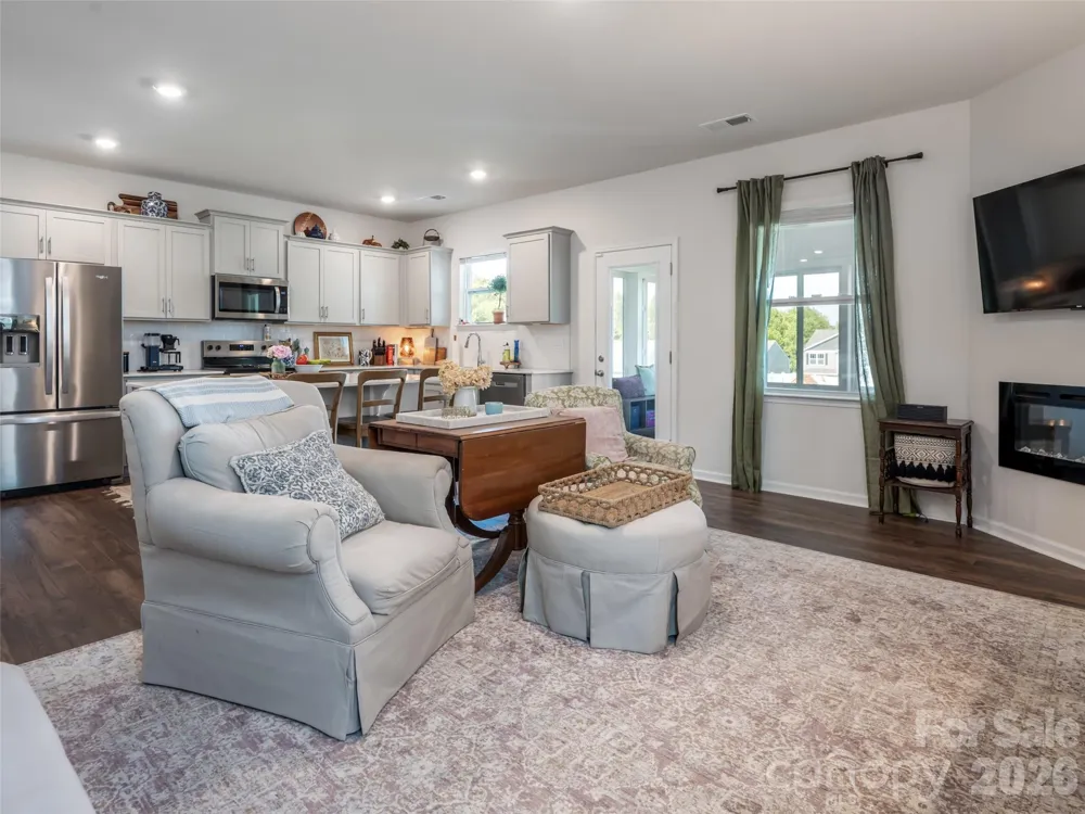596 Country Oak Drive Asheville, NC 28804