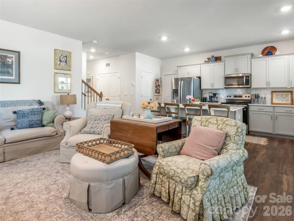 596 Country Oak Drive Asheville, NC 28804