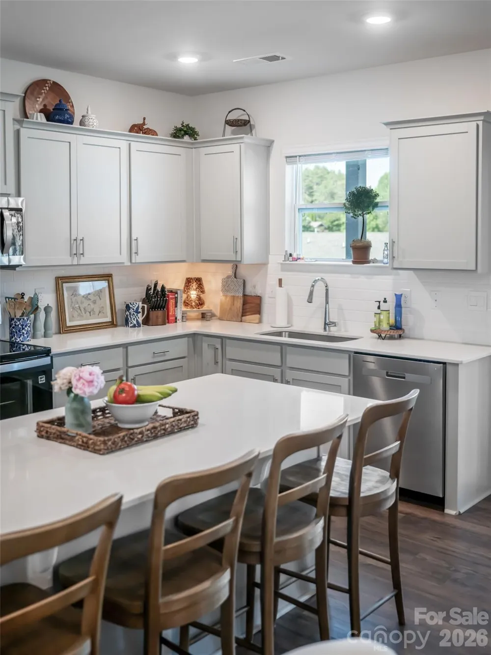 596 Country Oak Drive Asheville, NC 28804