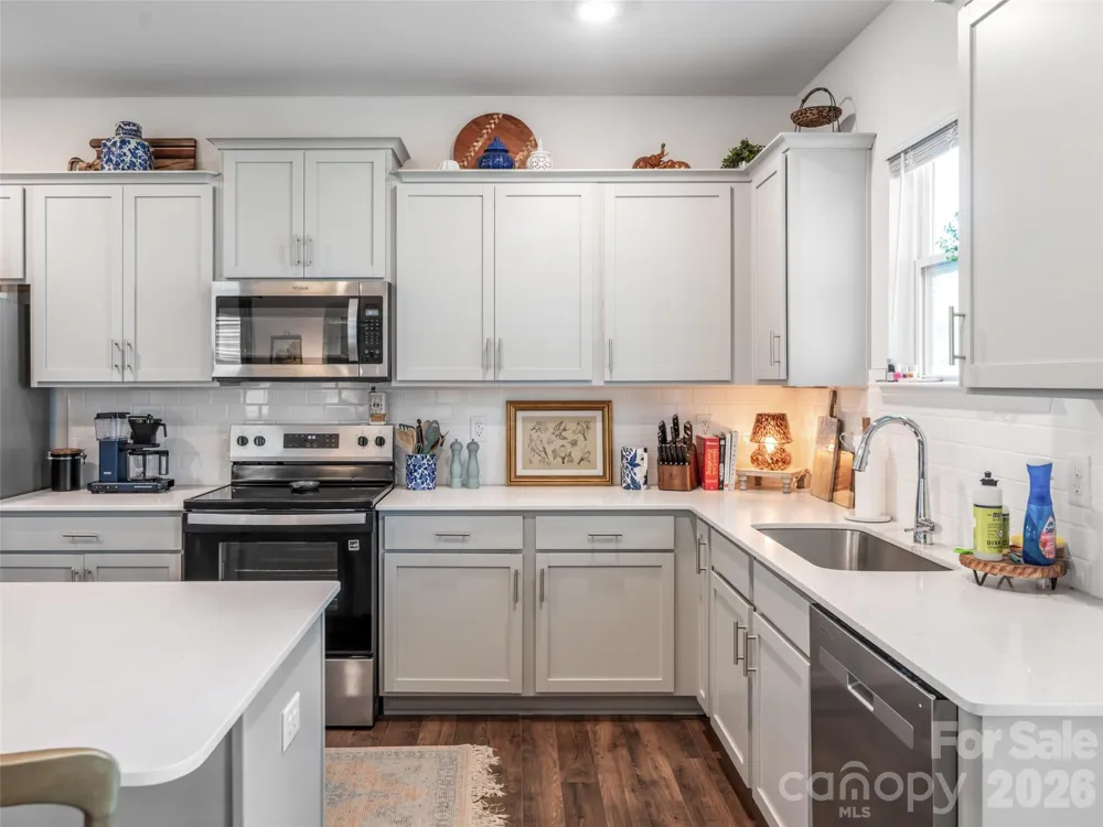 596 Country Oak Drive Asheville, NC 28804