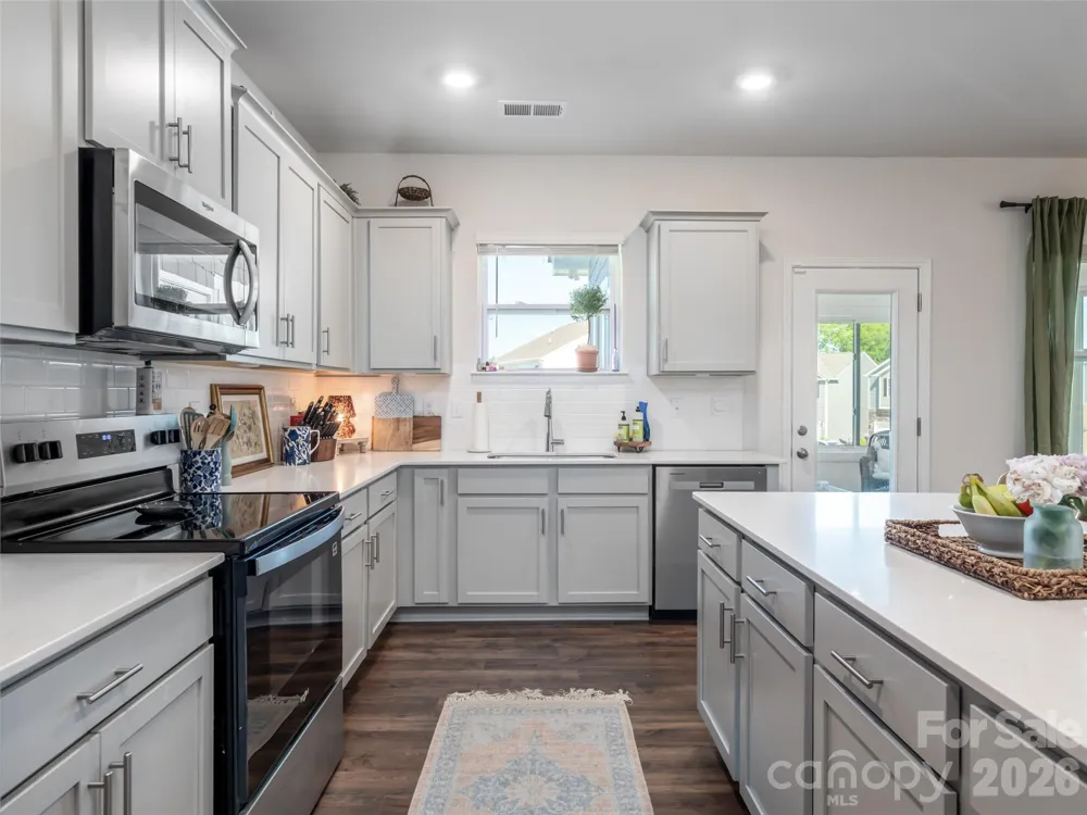 596 Country Oak Drive Asheville, NC 28804