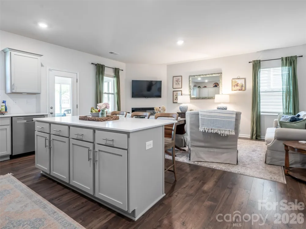 596 Country Oak Drive Asheville, NC 28804