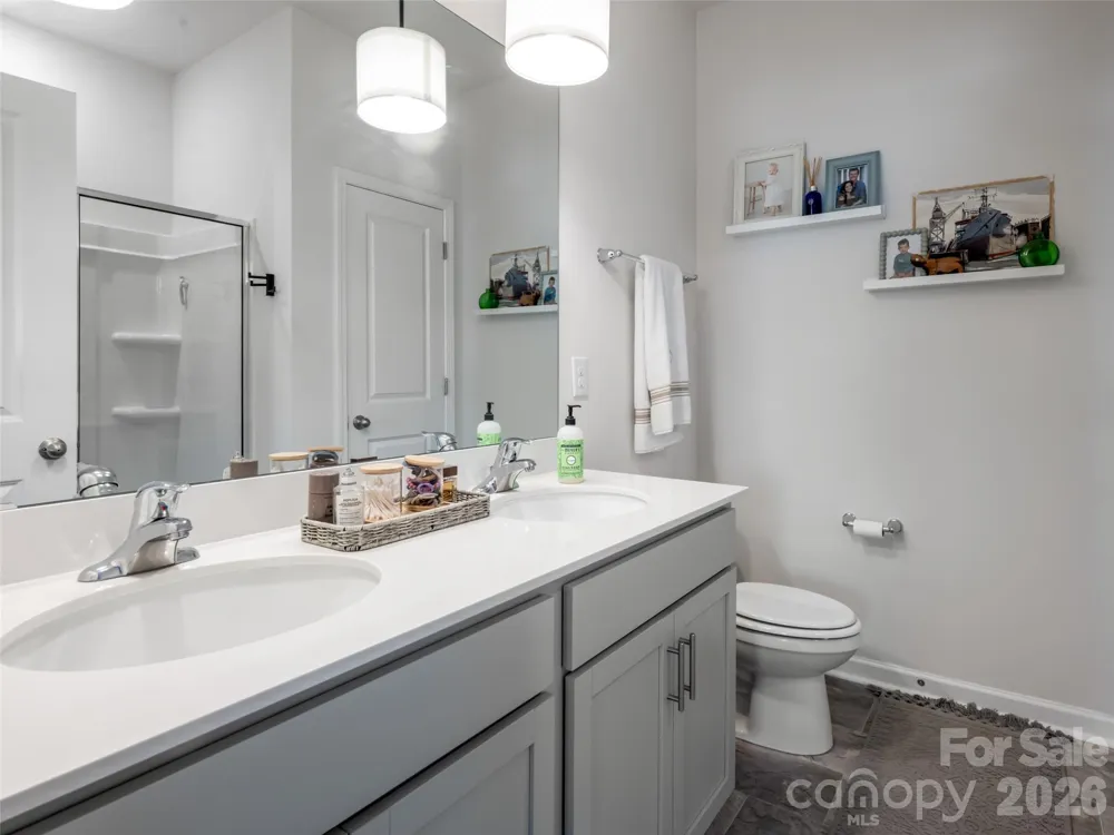 596 Country Oak Drive Asheville, NC 28804