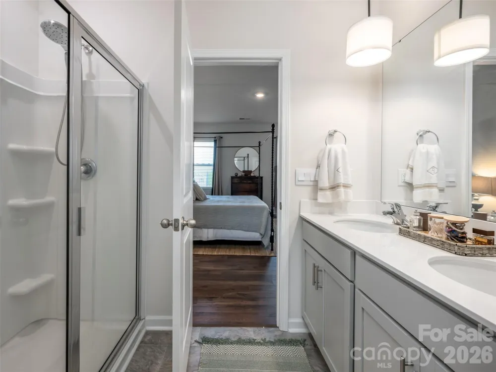 596 Country Oak Drive Asheville, NC 28804