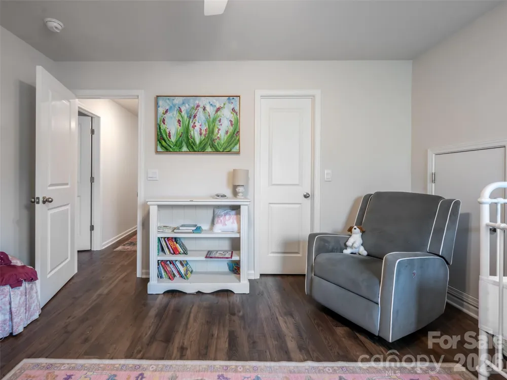 596 Country Oak Drive Asheville, NC 28804