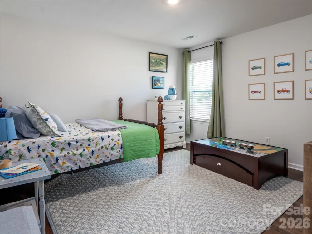596 Country Oak Drive Asheville, NC 28804