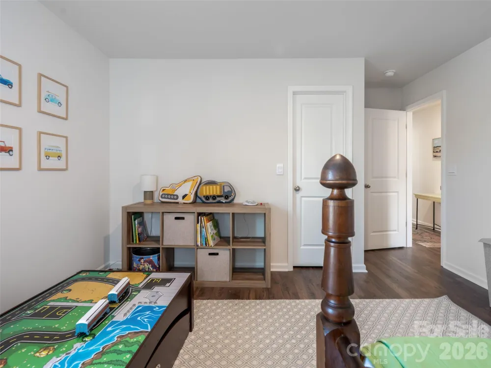 596 Country Oak Drive Asheville, NC 28804