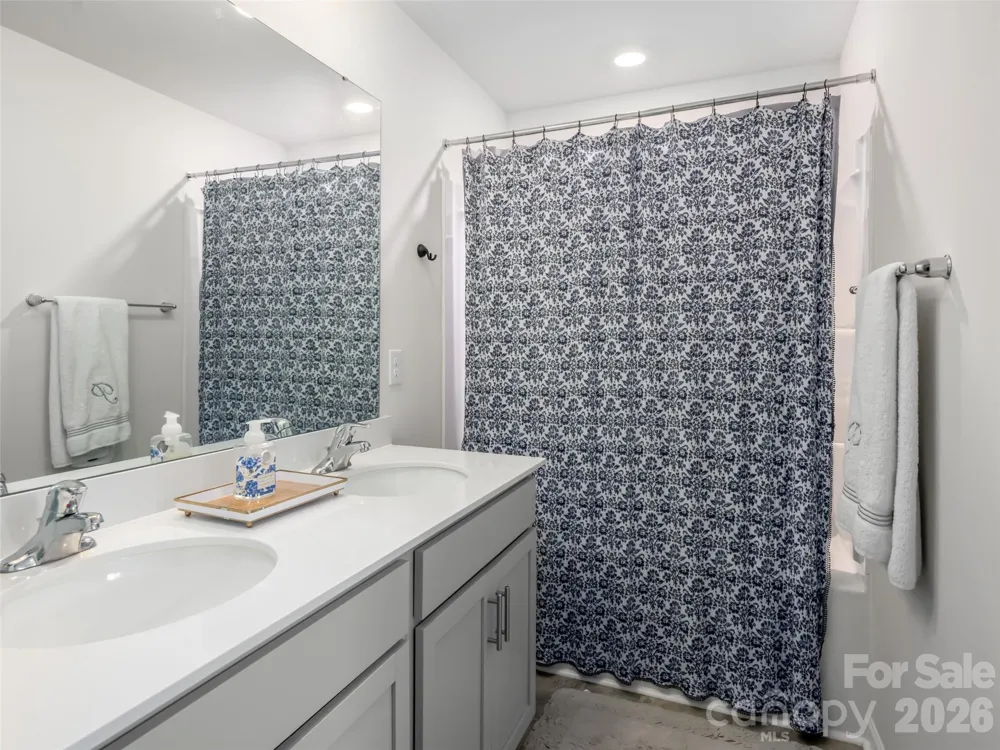 596 Country Oak Drive Asheville, NC 28804