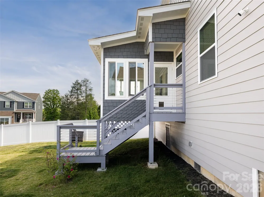 596 Country Oak Drive Asheville, NC 28804