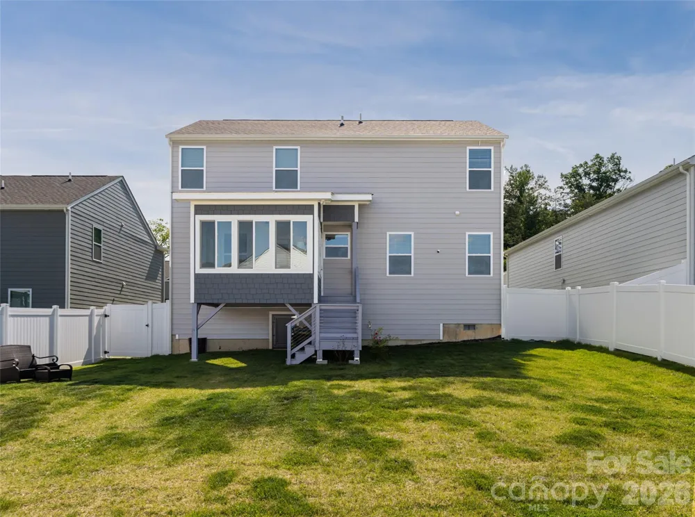 596 Country Oak Drive Asheville, NC 28804