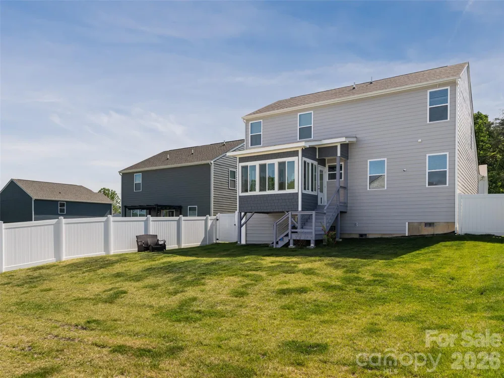 596 Country Oak Drive Asheville, NC 28804