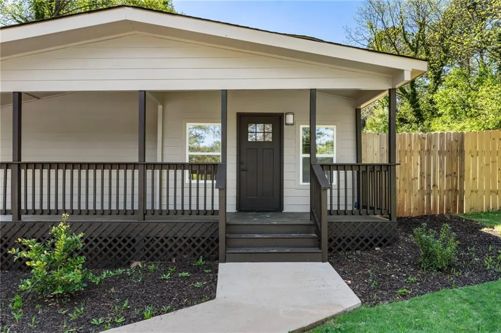 8859 Thomas Road Jonesboro, GA 30238
