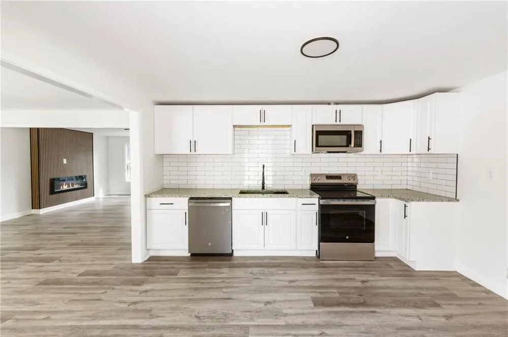 8859 Thomas Road Jonesboro, GA 30238