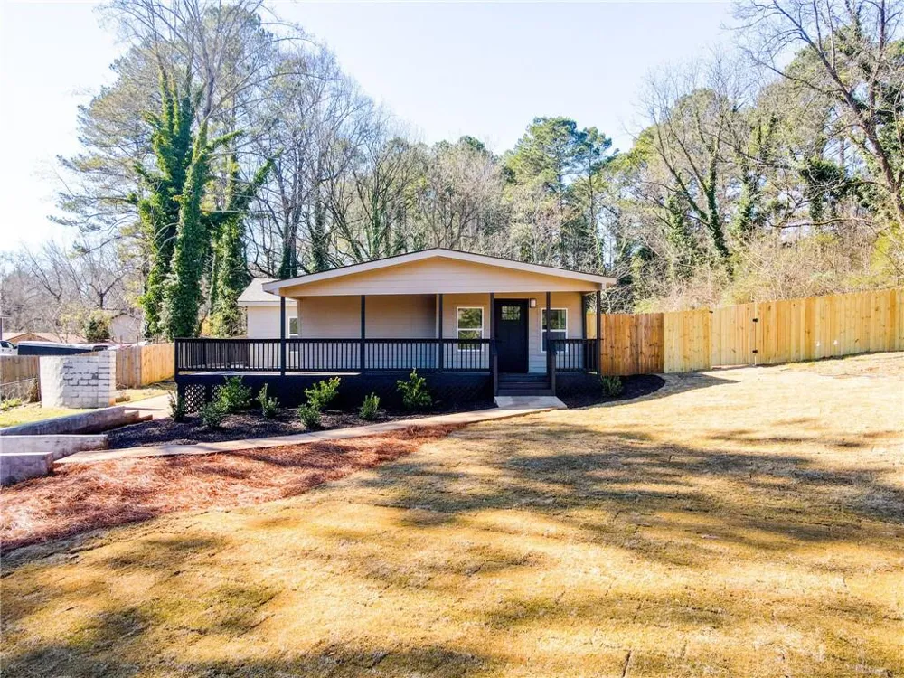 8859 Thomas Road Jonesboro, GA 30238