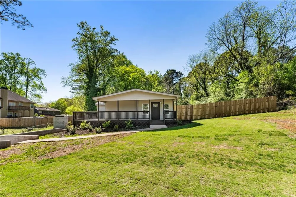 8859 Thomas Road Jonesboro, GA 30238