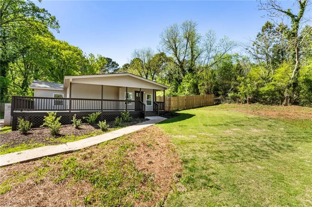 8859 Thomas Road Jonesboro, GA 30238