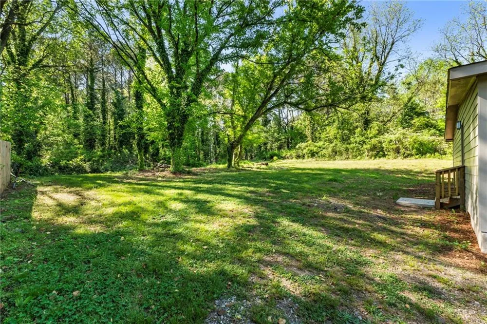 8859 Thomas Road Jonesboro, GA 30238