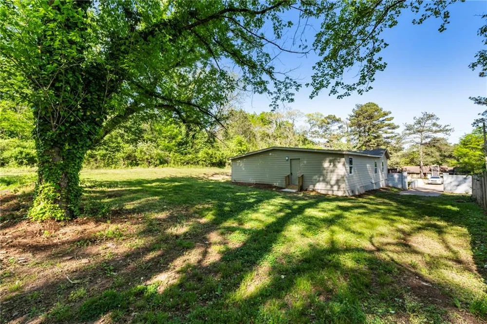 8859 Thomas Road Jonesboro, GA 30238
