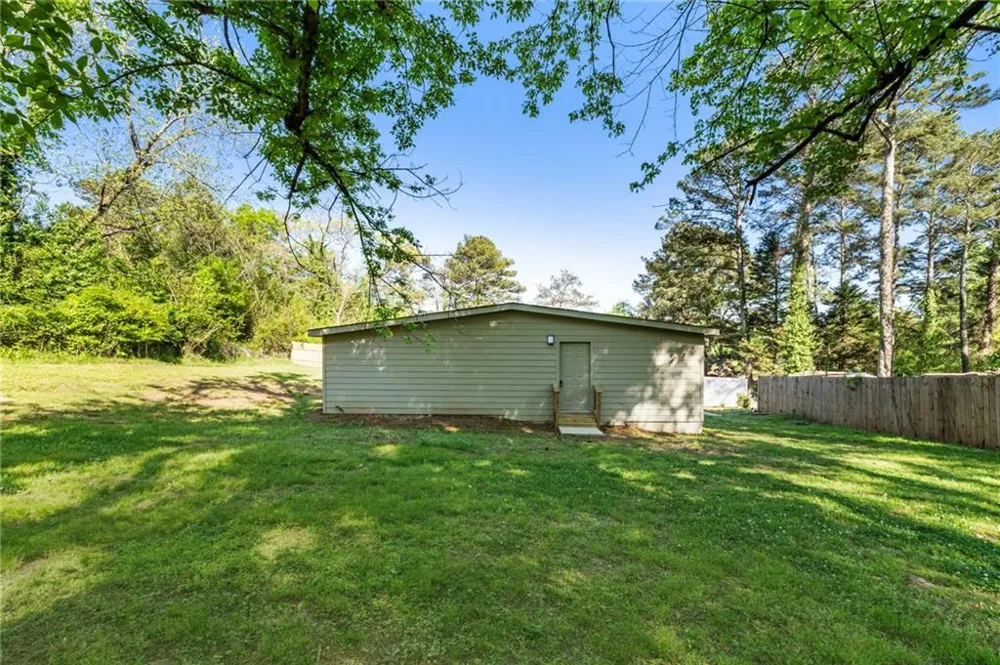 8859 Thomas Road Jonesboro, GA 30238