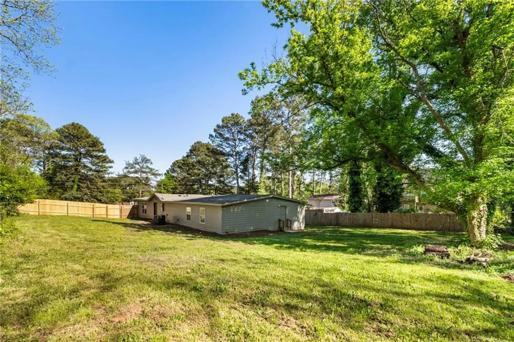 8859 Thomas Road Jonesboro, GA 30238