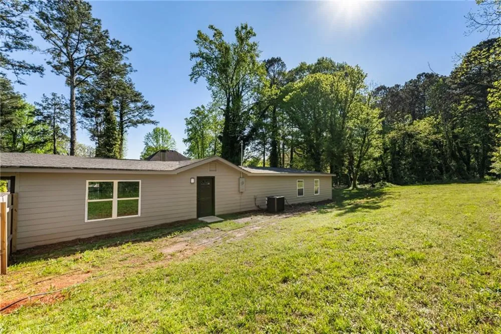 8859 Thomas Road Jonesboro, GA 30238