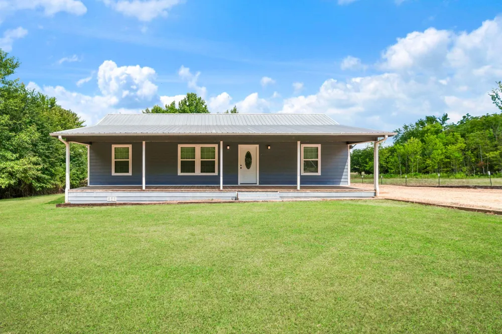 9006 County Road 43200 Powderly, TX 75473