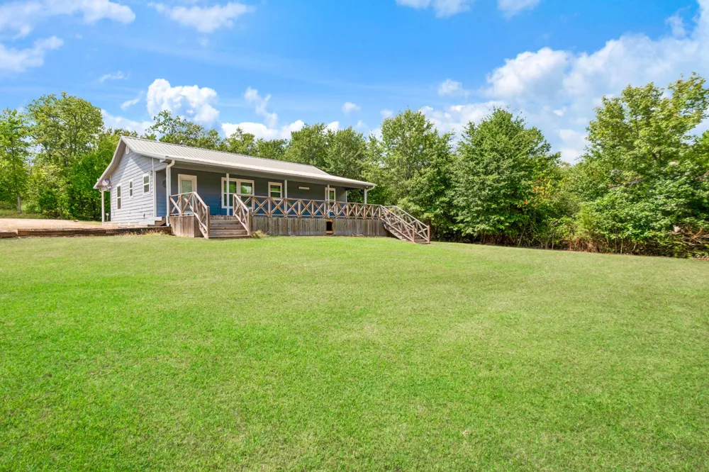 9006 County Road 43200 Powderly, TX 75473