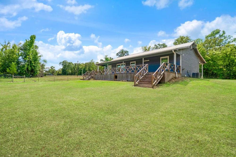 9006 County Road 43200 Powderly, TX 75473