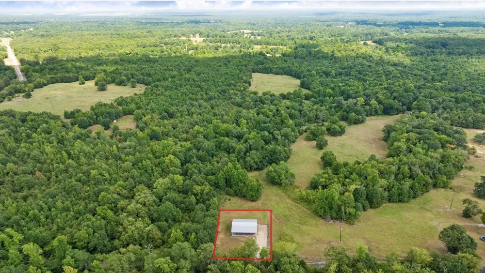 9006 County Road 43200 Powderly, TX 75473