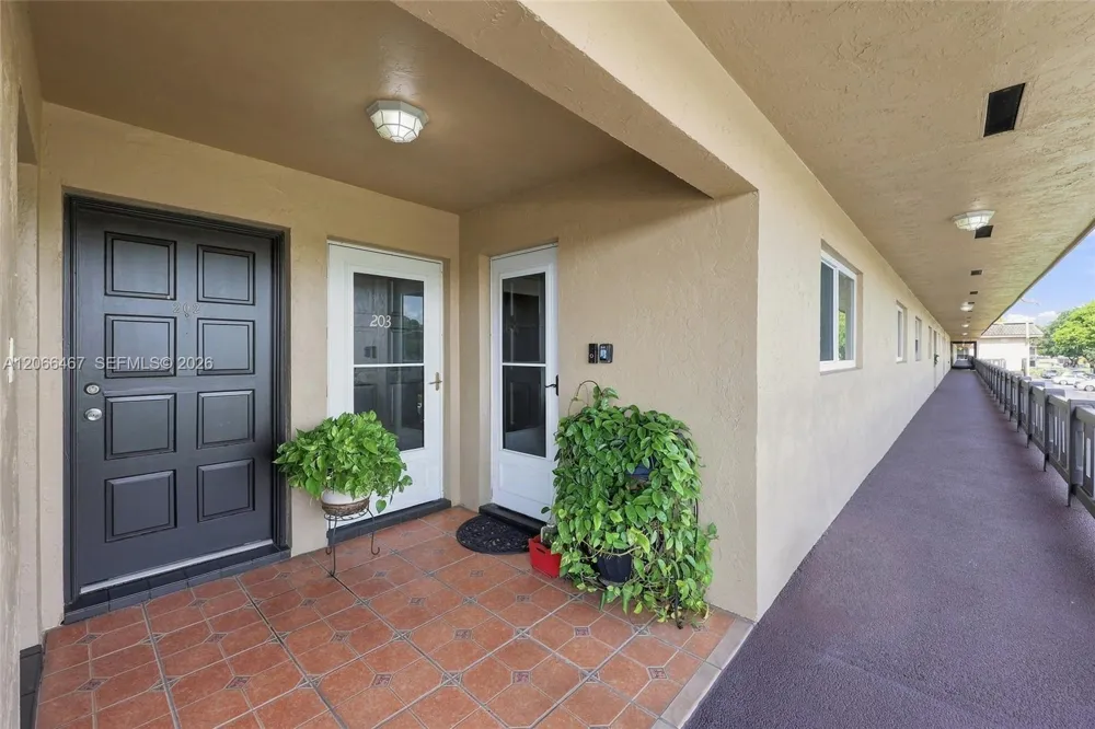 5900 NW 17th Pl #203 Sunrise, FL 33313