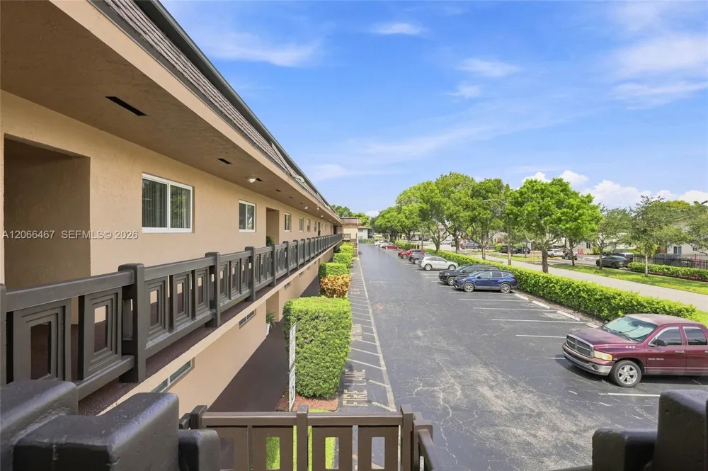 5900 NW 17th Pl #203 Sunrise, FL 33313