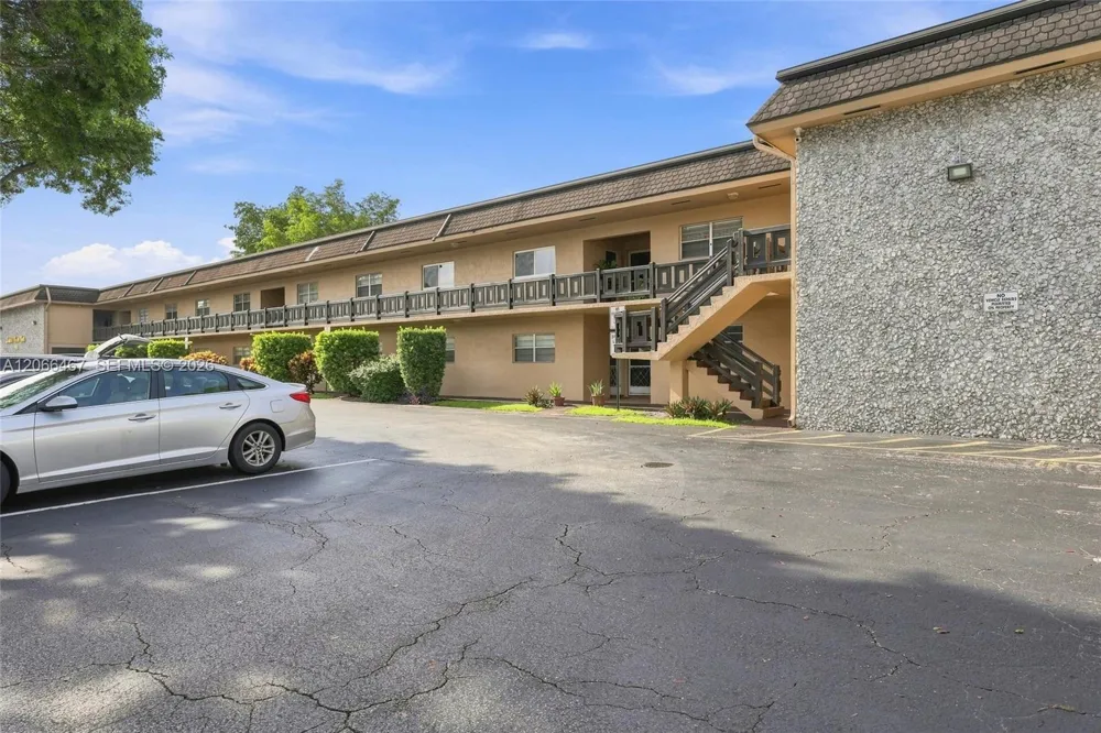5900 NW 17th Pl #203 Sunrise, FL 33313