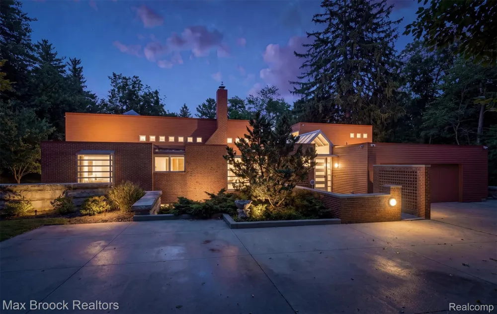 25850 Romany Way Franklin Village, MI 48025