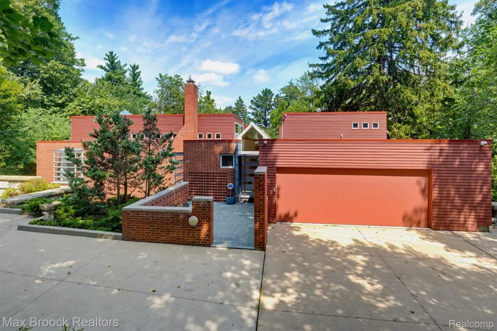 25850 Romany Way Franklin Village, MI 48025