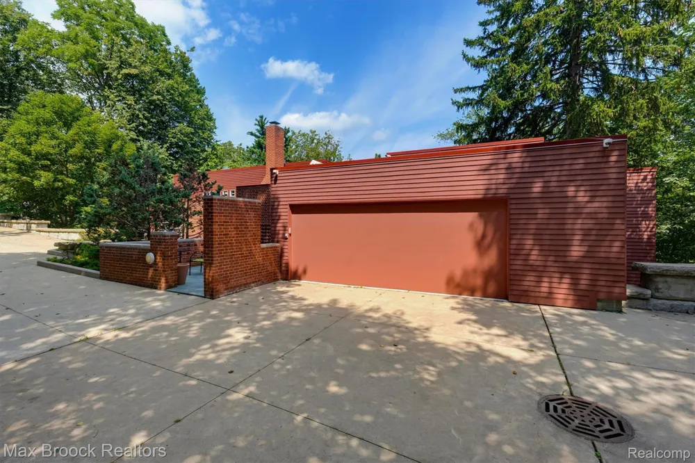 25850 Romany Way Franklin Village, MI 48025