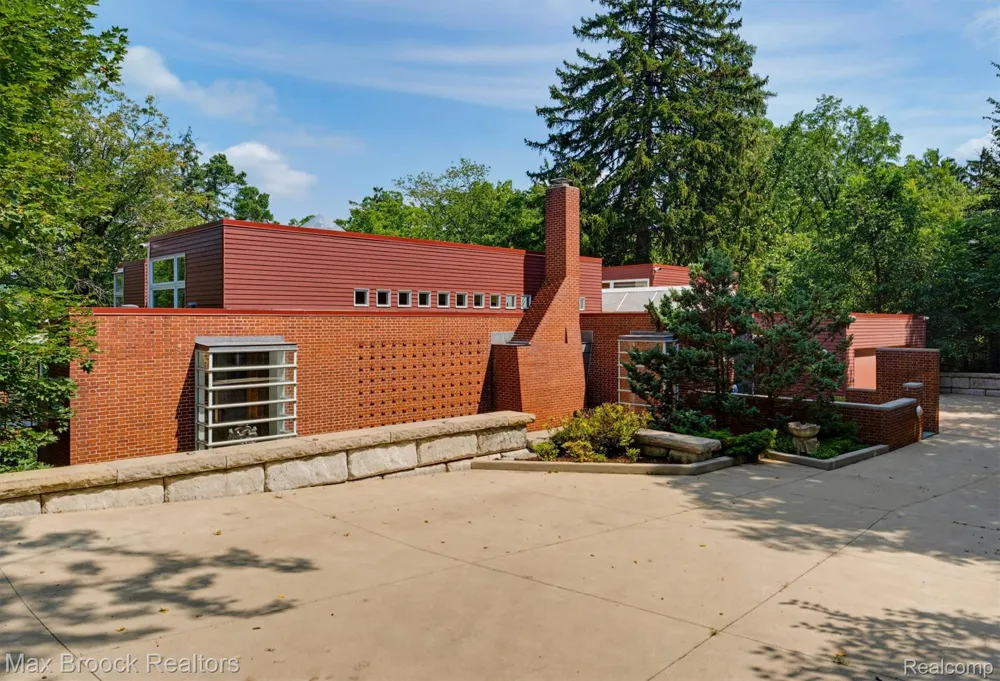 25850 Romany Way Franklin Village, MI 48025
